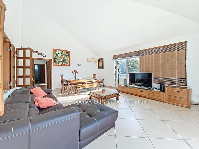 Penthouse | 3 bedrooms | 1 min from the beach