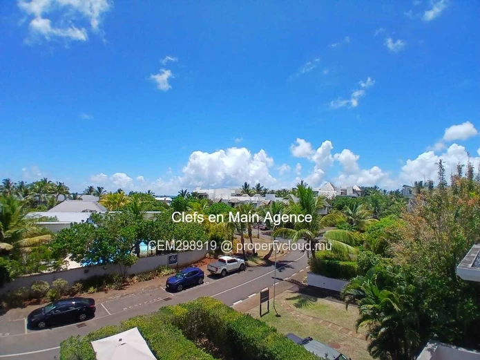 Duplex de Luxe Meublé à Louer – Azuri Village, Roches Noires