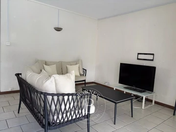 8 Bedroom House