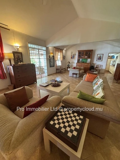 SPACIOUS FAMILY RESIDENCE WITH INDEPENDENT STUDIO & EXTENSIVE OUTBUILDINGS Pereybere Grand Baie.