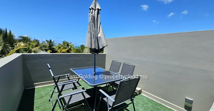 Votre piscine privée, un rooftop avec vue sur la mer et un cadre de vie sécurisé au sein d’un village côtier