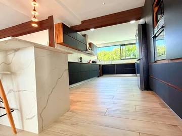 5 Bedroom Villa