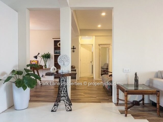 Appartement moderne et bien entretenu de 2 chambres avec terrasse à Floréal