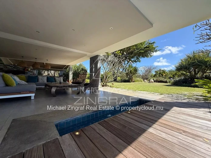 Villa d’Exception au Bord d’un Barachois à Calodyne