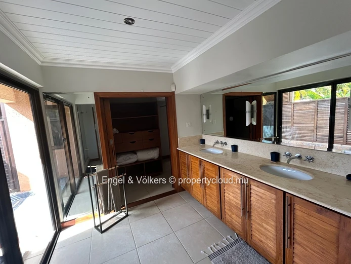 For Rent – Spacious 3-Bedroom Villa with Private Pool in a Secure Residence, Pereybere