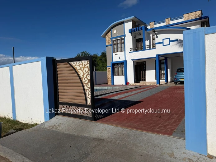 Maison meublée 4 chambres avec piscine à louer à Calodyne