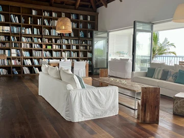5 Bedroom Villa
