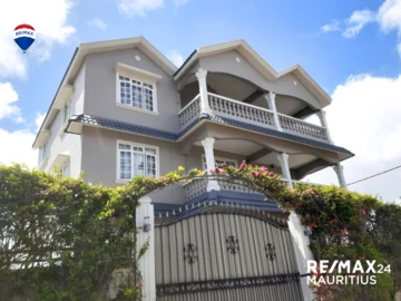 3 bedroom double story home with sea view