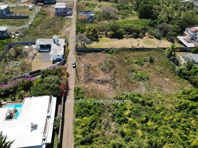 Prime Corner Plot of 1,055 m² for Sale Next to Intermart Calodyne