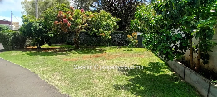 Beau Bassin Jardin Balfour Maison rustique de 5 càc 3 sdb bureau atelier garage sur 400 toises terrain clos. (Mandat exclusif)