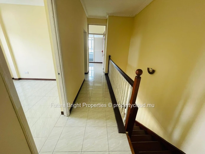 Penthouse À Vendre À Beau Bassin – Superbe Vue Sur Les Montagnes