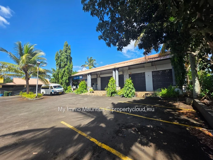LOCAL COMMERCIAL À LOUER 1200 m2– ARSENAL