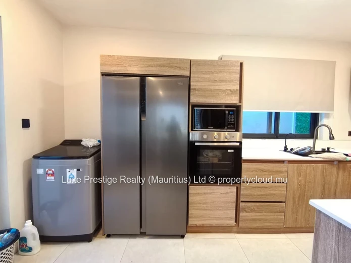 Villa Moderne de 3 Chambres à Louer à Grand Baie, Pereybère | 2 Chambres en Suite, Balcon Privé et Parking