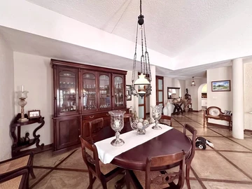 5 Bedroom Villa
