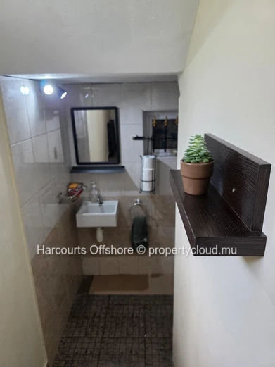 Furnished 4-bed Apartment with Pool & Balcony - Calodyne