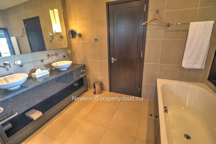 Beautiful 3-Bedroom sea view apartment 