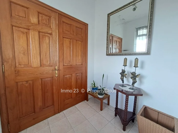 Commercial building for sale