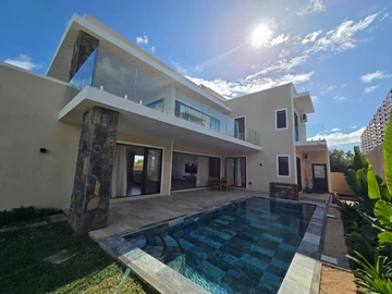 4 Bedroom Villa