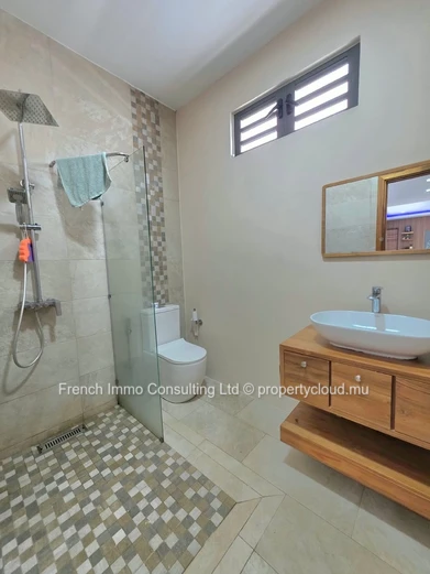 Villa de 4 chambres en location moyen terme a pereybere