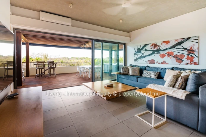 Penthouse for sale in Golf estate