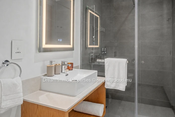 Élégant penthouse meublé de 3 chambres avec vue mer et piscine privée à Pereybère – Ile Maurice