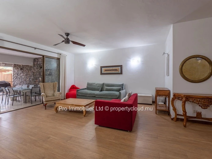Fully Renovated Duplex With Private Garden And Basement ,Black River