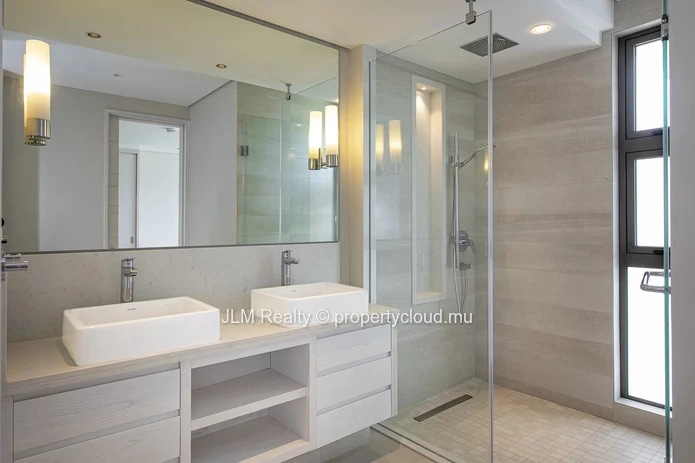Luxurious 7-Bedroom Villa with Panoramic Golf and Mountain Views on the East Coast of Mauritius