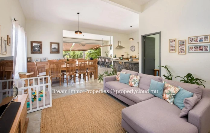 Belle Villa Sur Un Grand Terrain De 1 400 M² Proche De Grand Baie - Ile Maurice
