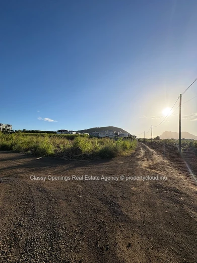 Terrain plat 1 770 m² à Sodnac — proche écoles & commerces