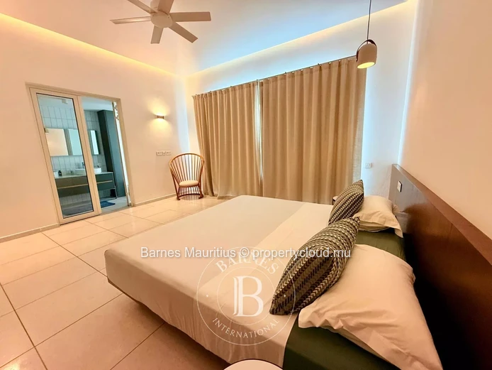 RIVIÈRE NOIRE – Architect-designed villa with mountain view – 3 bedrooms