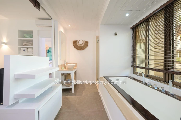 Appartement RES 2 chambres à vendre à Grand Baie avec piscine
