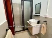 Profitez d’une vie moderne et confortable dans cet appartement lumineux au rez-de-chaussée à Flic en Flac.