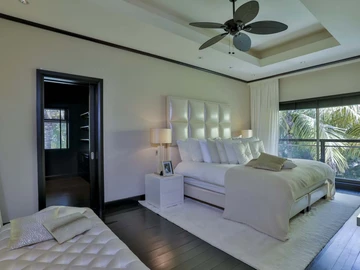5 Bedroom Villa
