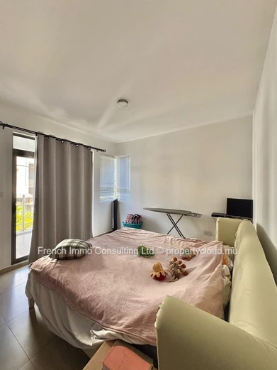 belle villa de 4 chambres, moderne , avec piscine et jardin a trou aux biches