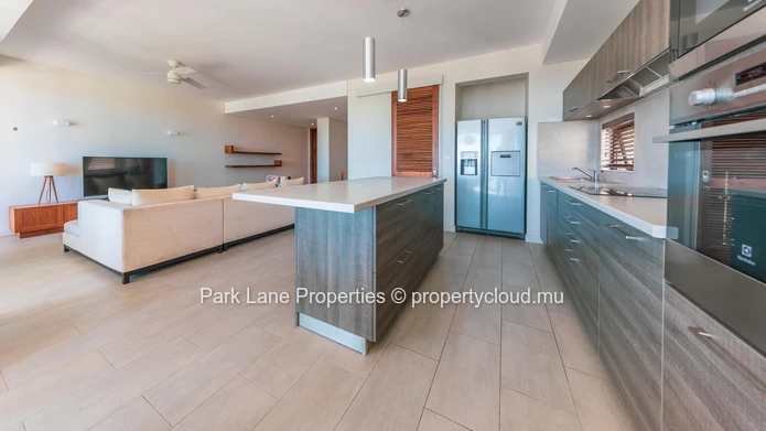 Home style apartment with magnificent sea and mountain views (Sole Mandate)