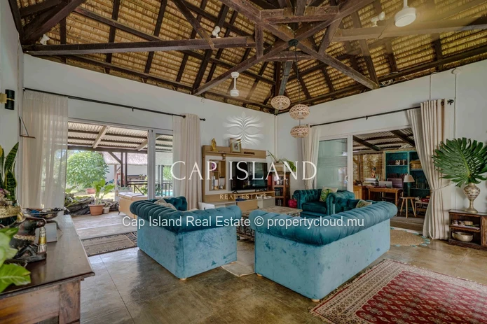 Maison coloniale sur un terrain de 3400m2 proche plage