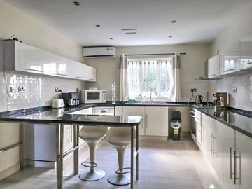 5 Bedroom House
