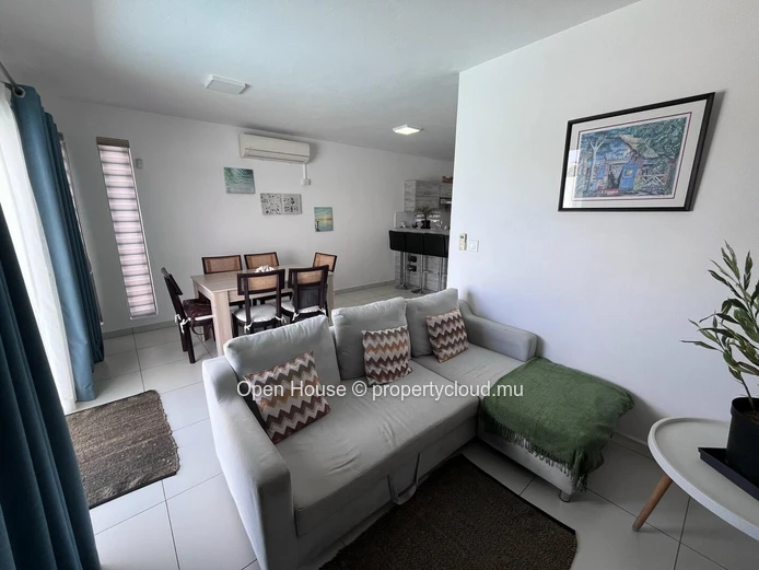 Duplex for rent in Flic en Flac, 3 bedrooms, private pool.