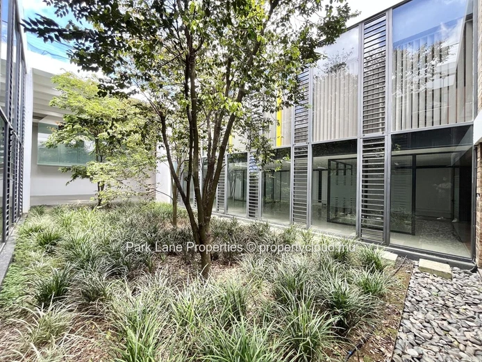 Bureaux modernes  à Phoenix – Rez-de-chaussée + Mezzanine – emplacement stratégique et cadre verdoyant