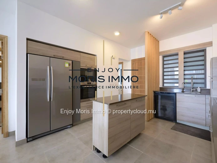 Appartement de prestige 3 chambres à vendre – Trou aux Biches | 180 m² | Accès plage à pied | Piscine lagon