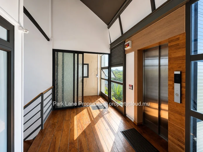 Appartement de Type Penthouse avec Rooftop Privatif et Vue Panoramique
