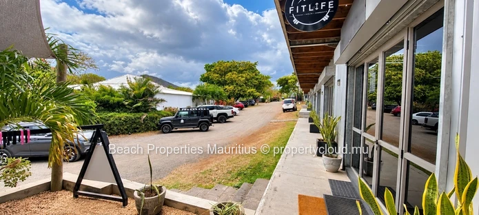 Commercial Space for Rent – 75 m² – Black River, Coastal Road