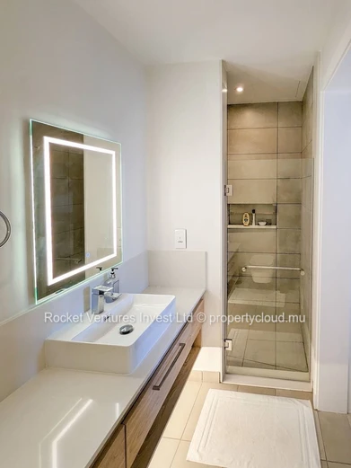 Appartement 3 Chambres avec Jacuzzi Privé dans un Complexe en Bord de Mer – Grand Gaube