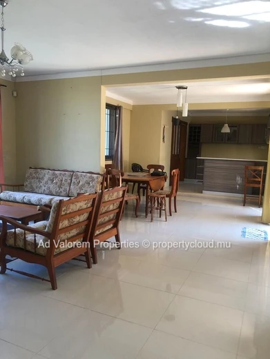 À vendre – Grande Maison à Pointe aux Sables avec piscine