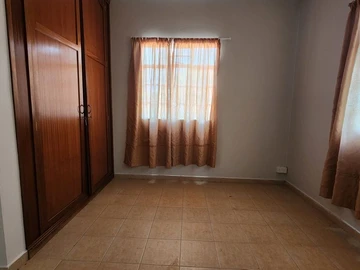 6 Bedroom House