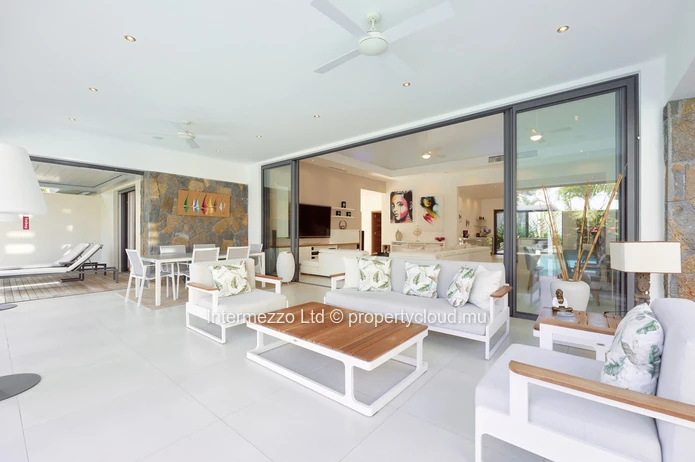 Luxury villa for sale in Cap Malheureux, Pereybère – 414 sqm living area, 1,065 sqm plot, 4 bedrooms, office, private...