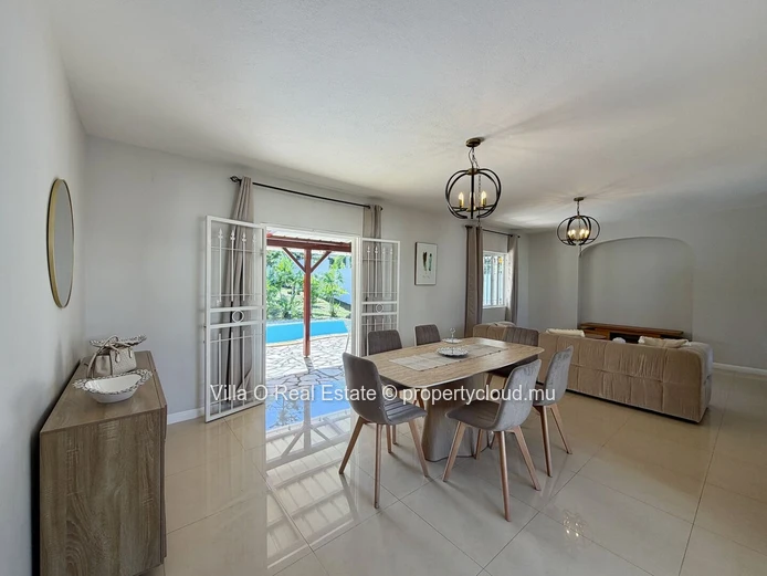 Close to Intermart Calodyne and the beaches, welcomed at the parking area by a lovely landscaped garden, bright furni...