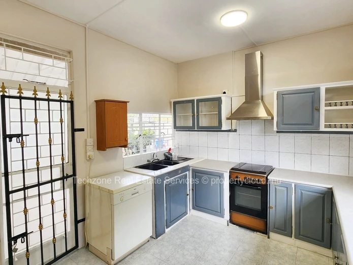 Maison spacieuse de 4 chambres à Sodnac,Quatre Bornes-ouverte aux étrangers
