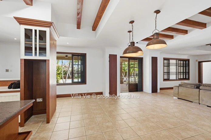 Calodyne - Maison spacieuse de style méditerranéen de 6 chambres (Mandat exclusif)