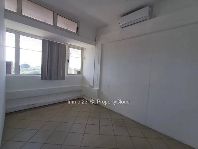 Bureau - 490m2 - Quatre Bornes - Ref. BU99080LO
